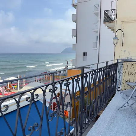 Luxury And Exclusivity On The Seafront In Appartement *