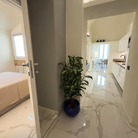 Luxury And Exclusivity On The Seafront In Αλάσιο