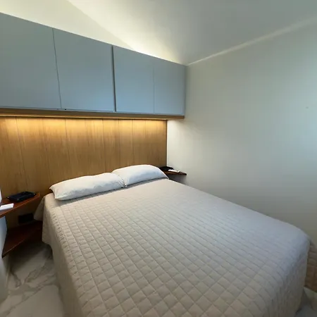 Apartment Luxury And Exclusivity On The Seafront In *