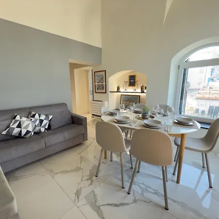 Luxury And Exclusivity On The Seafront In Διαμέρισμα *